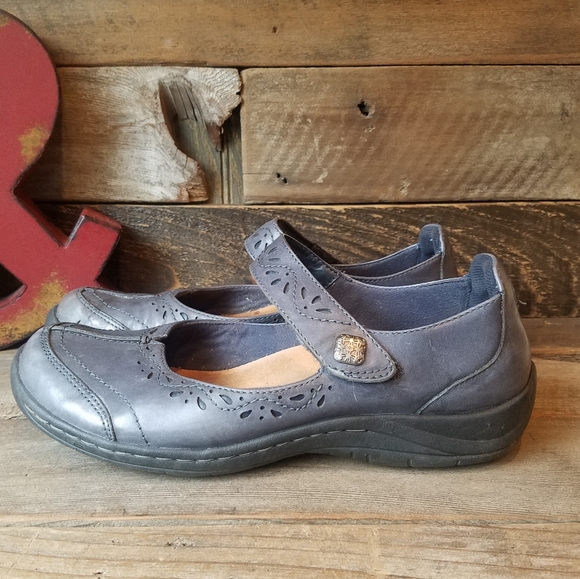 Earth Shoes - Mary Jane Earth Adjustable Velcro Strap Shoes